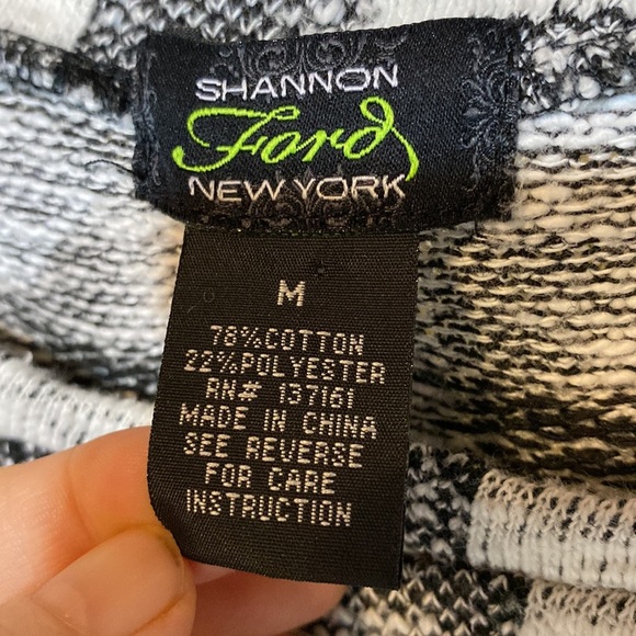 SHANNON FORD NEW YORK Black & White CHECKERED SWEATER Hi Low Hem Sz M EUC - Picture 3 of 12